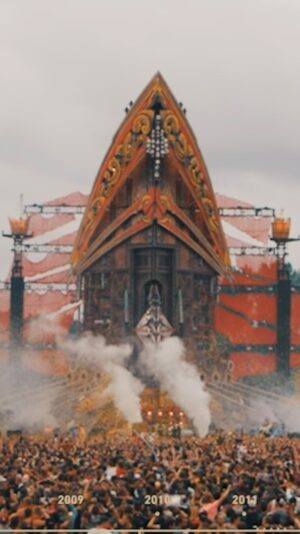 Wouter Janssen Instagram - After 15 years, we welcome back two pioneers of the hardstyle legacy to our tribe: Showtek. With their return to the scene, their brand-new album will be released next week, including masterpieces ‘Dear Hardstyle’ and ‘Legends’. 🔥

To celebrate this milestone, we are offering a free raffle for all Warriors who possess a Friday or Weekend ticket. Take this chance to get to know these heroes during a ride in the Ferris wheel on the Festival Grounds together with a friend, directly after their set on Friday. On top of this, you will also receive a Showtek merchandise package.

➡️ Don’t miss out on this unique chance and join the free raffle now via the link in story before June 19th 23:59 CEST.

#defqon1 #powerofthetribe