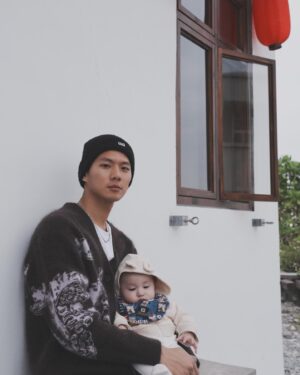 Wu Nien-hsuan Instagram - 🧨
今年元宵多一個小可愛，祝大家元宵快樂🏮🏮🏮
👶 侄子的出現 記憶體空間不見
which one do u like ~

#元宵節 #小過年 #侄子 #可愛 
👔#costaipei  @cosstores