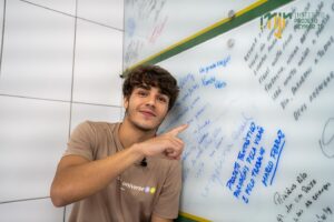 Xande Valois Instagram - Iniciamos a semana com uma visita muito visita especial no Instituto Neymar Jr. nesta terça-feira! O ator @xandevalois conheceu nosso projeto social e compartilhou momentos de muito carinho e simpatia com as nossas crianças. Foi um dia de alegria e inspiração para todos! Agradecemos pela visita, Xande! Volte sempre! 💛💚 

We started the week with a very special visit to Instituto Neymar Jr. this Tuesday! Actor @xandevalois met our social project and shared moments of great affection and sympathy with our children. It was a day of joy and inspiration for everyone! Thanks for visiting, Xande! You’re always welcome! 💛💚

#institutoneymarjr #neymarjr #projetosocial