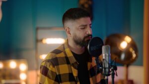 Xaniar Khosravi Instagram - _
“تو اگه بخوای”
آلبوم ۲۸
سال ۹۲

Video: @mahyarkeshavarz 

Piano: @mohamadrezarahnamaa 

#xaniar #xaniarkhosravi #memories