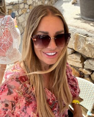 Xenia Seeberg Instagram - 12 Tage ohne Wlan in unserem Haus in Südfrankreich. Das zerrt tatsächlich an meinen Nerven! Wie geht Euch das? Ich bin offensichtlich noch nicht im detox Modus. Jedenfalls war es super schön mal wieder im @laguerite zu sein. 
12 days without WiFi at our house in Southern France. I am on edge. Not in detox mode yet. But it was truly wonderful being back @laguerite . 
#cannes #laguerite #lagueritecannes #enjoythemoment #enjoythelittlethings #enjoylife #bestager #germanactress #bestagermodel #liveyourlife #liveyourbestlife #justbe
