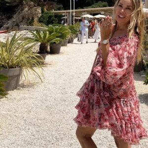 Xenia Seeberg Instagram - Popo Blitzer. Kennt ihr das: zu lange auf nem Korbstuhl gesessen und schon hat man ein schickes Muster eingraviert ins Popöchen. Jedenfalls so schön wieder hier zu sein im La Guerite. 
Do you know this: the chair you set on left a lasting impression on your lovely butt… anyway so nice to be back at this beautiful place @la_guerite in Cannes. #cotedazur #cannes #laguerite #france #ilovefrance #happygirl #lifeisbeautiful #lifeisabeach #enjoythelittlethings #enjoythemoment #bestager #bestagermodel #50plusandfabulous #liveyourlife #liveyourbestlife