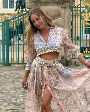 Xenia Seeberg Instagram - Stürmische Zeiten. Es muss ja nicht jeder Schuss perfekt sein. Manchmal ist das Imperfekte das, was es schön oder interessant macht. Auch wenn es etwas am Prinzessinnen Look rüttelt. 
Stormy Times. But not every picture needs to be perfect. Sometimes the imperfection makes it more beautiful or interesting. Although not very princess like…!
#stormydays #imperfection #princess #zimmermann #thankyou