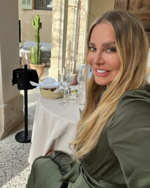 Xenia Seeberg Instagram - Fischnetz-Maske oder essbare Garnitur? Jedenfalls wunderschön hier in Arta auf Mallorca. Und ich bin so froh,  nun ganz bald meinen @philias Schatz wiederzusehen. 
#mask #masked #eathealthy #arta #bestager #bestagermodel #50plus #57 #50plusandfabulous #mallorca #beautyphotography #balericislands #gbd #missmyson #goodbyedeutschland