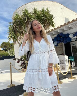Xenia Seeberg Instagram - Feier-Abend. Also kurz zum Dinner ins Shiva Beach Club gegenüber.  Noch ein paar Tage sind wir hier für Arnes Patienten auf der Insel. Dann sehe ich endlich meinen geliebten Schatz @philias wieder in Berlin. I miss you so much…! 
#mallorca #expatlife #expatmom #missyou #beinthemoment #liveyourlife