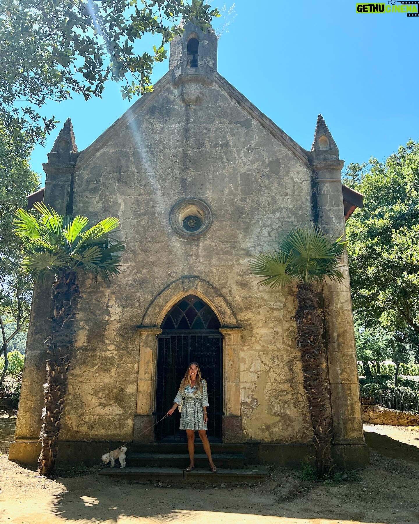 Xenia Seeberg - 3 Likes - Happy 4th of July. Heute mal auf historischen Spuren des Chateau Minuty…! Diese kleine alte Kapelle wurde 1865 errichtet. Gleich gibt es eine kleine Weinprobe…
Today we are visiting this old vineyard Chateau Minuty. The little chapel was built in 1865. Let’s try one of my favorite French Rosé wines… #happyfourthofjuly #happy4thofjuly #laprovence #ramatuelle #sttropez #france #minuty #rosé #chateau #enjoythelittlethings #enjoythemoment #winetasting