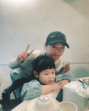 Xing Li Instagram - 12天沒發文，
因為真的累到失去能量🫠
而且滿腦子都是負面念頭，
不覺得有人想看，

話說只要一說自己最近很累，
就總是會有人主動發起累累大賽，
忙著比較他更累他才辛苦，
我永遠不懂為什麼要這麼做🤔

累死人的日子中，
一些帶來能量的片刻，
謝謝這些美好時光。