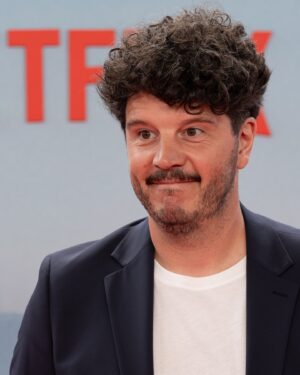 Xosé A. Touriñán Instagram - De estrea!
Clanes 
desde xa en @netflixes