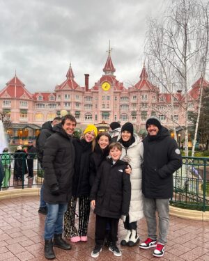Xosé A. Touriñán Instagram - Vaia días de fantasías!
Grazas @martahazas e @veigajavier por enseñarnos os camiños… e que marabilla compartilo con vós!
@castrillona81 & cia volvemos? 🧚🏻‍♀️❤️
@disneydestinos #disneylandparis