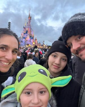 Xosé A. Touriñán Instagram - Vaia días de fantasías!
Grazas @martahazas e @veigajavier por enseñarnos os camiños… e que marabilla compartilo con vós!
@castrillona81 & cia volvemos? 🧚🏻‍♀️❤️
@disneydestinos #disneylandparis