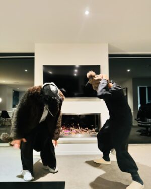 YELLOW Instagram - 南半球是真的冷 跳一下 發糕 🕺💃🔥✨（超）

#出去一下
#WhatATrip