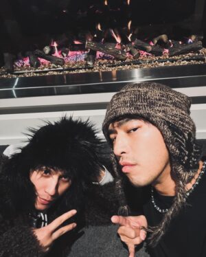 YELLOW Instagram - 南半球很冷，香的 🔥🔥🔥🪵

#出去一下
#WhatATrip