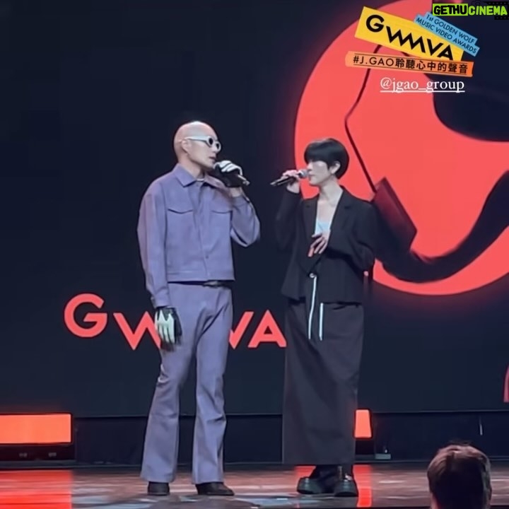 YELLOW - 3.8K Likes - 感謝第一屆金狼獎的邀請🐺
21世紀最大的養狼計畫
凹嗚~~~~~~~
@goldenwolfmvawards
makeup @jietastic
🕶️ @gentlemonster
#margielaxgentlemonster