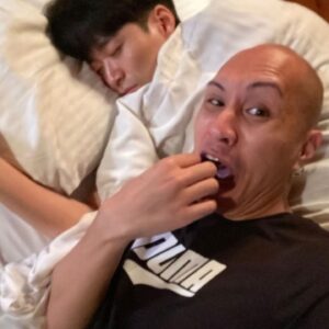 YELLOW Instagram - 這是我這輩子走過最久的山路
這是你的山林系野蕉男孩
飛天或遁地，包山也包海
任何疑難雜症，放心交給咱處理

謝謝柏霖老哥 @chenbolin 
找我跟 @philyan88 一起回歸山林最原始懷抱
也終於讓我有機會大展我的廚藝
至今仍震撼不已

⋯⋯最後一張露出我的真身了

#極島森林2
@extreme.forest
@grayscale.production