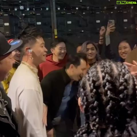 YELLOW - 4.8K Likes - 去年聖誕節
我把我的真心都交給你
但隔天你卻將它踐踏在地
今年,我要從眼淚中振作起來
我會把我的心交給某個特別的人 (特別)
第一次受傷後第二次變得內向
我保持著距離,但你仍然吸引著我的視線
寶貝,告訴我,你是不是認識我?
嗯,已經過了一年,我並不感到驚訝
Happy Christmas🎄
#人面soul心2023
📸 @jonathan__0709