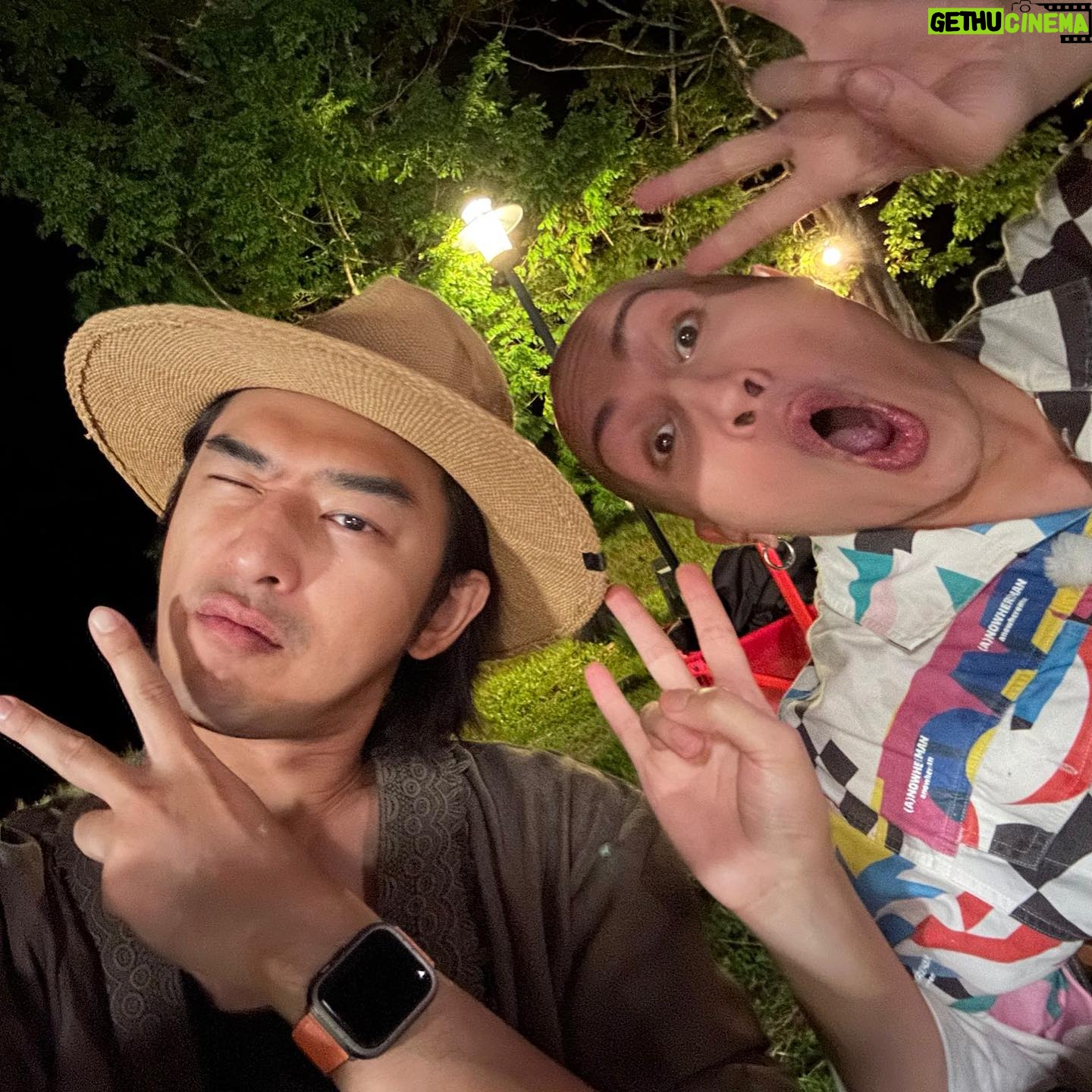 YELLOW - 11.9K Likes - 這是我這輩子走過最久的山路
這是你的山林系野蕉男孩
飛天或遁地,包山也包海
任何疑難雜症,放心交給咱處理
謝謝柏霖老哥 @chenbolin
找我跟 @philyan88 一起回歸山林最原始懷抱
也終於讓我有機會大展我的廚藝
至今仍震撼不已
⋯⋯最後一張露出我的真身了
#極島森林2
@extreme.forest
@grayscale.production