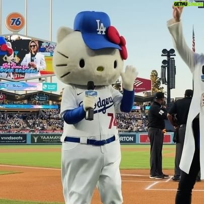 YOSHIKI - 54.5K Likes - A lot going on.. at Dodgers Stadium in LA.
Glad to see Shohei Ohtani, Yoshinobu Yamamoto, Hello Kitty!
And I played the National Anthem and Endless Rain!
国歌も弾いて、hello Kitty や選手にもう会えて光栄、情報量が多くて夢の中にいるみたい🥹🎀
#yoshikitty サンリオキャラクター大賞エントリー中❤️🔥今日も @yoshikitty_official に投票よろしくね!
https://ranking.sanrio.co.jp/characters/yoshikitty/
PC・スマホ・タブレット端末で投票ができるよ!
Yoshiki
#Dodgers #DodgerStadium #shoheiohtani #大谷翔平 #yoshinobuyamamoto #山本由伸 #ドジャース #yoshiki #xjapan #itfdb #nationalanthem #国歌斉唱 #アメリカ国歌