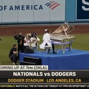 YOSHIKI Instagram - A lot going on.. at Dodgers Stadium in LA.
Glad to see Shohei Ohtani, Yoshinobu Yamamoto, Hello Kitty!
And I played the National Anthem and Endless Rain!
国歌も弾いて、hello Kitty や選手にもう会えて光栄､情報量が多くて夢の中にいるみたい🥹🎀

#yoshikitty サンリオキャラクター大賞エントリー中❤️‍🔥今日も @yoshikitty_official に投票よろしくね！ 

https://ranking.sanrio.co.jp/characters/yoshikitty/

 PC・スマホ・タブレット端末で投票ができるよ!

Yoshiki

#Dodgers #DodgerStadium #shoheiohtani #大谷翔平 #yoshinobuyamamoto #山本由伸 #ドジャース #yoshiki #xjapan #itfdb #nationalanthem #国歌斉唱 #アメリカ国歌