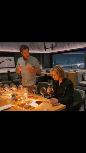 YOSHIKI Instagram - In LA for one day. Blending Wine for @ybyyoshiki. With most wines I can differentate them only by the aromatics.
LAに1日滞在。Yoshikiワインのブレンド。ほとんどのワインは香りだけで区別できます。

Yoshiki 🍷

https://www.ybyyoshiki.com/

#ybyyoshiki #yoshikiwine #wine #yoshiki #yoshikirosé #japanhouse #yoshikiワイン #mondavi