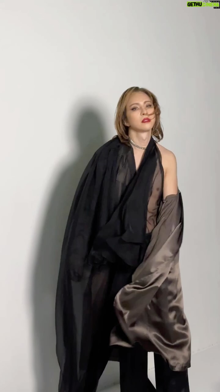 YOSHIKI - 41.9K Likes - Photo shoot, 撮影中
Yoshiki
Check it out
https://jp.yoshiki.net/info/5211/
https://www.yoshiki.net/dinnershow2024
#yoshikiplus #yoshiki
https://www.yoshikiplus.com/