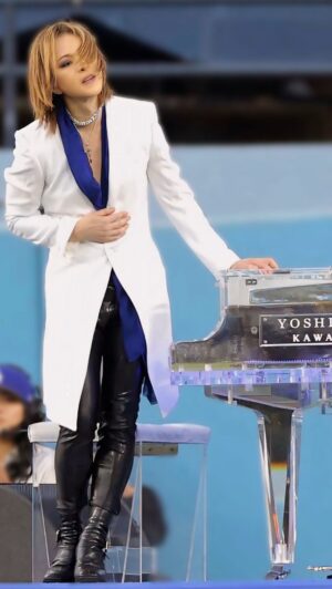 YOSHIKI Instagram - I played the National Anthem at Dodger Stadium. Please watch🎶 ,and today congrats on 176th ⚾️ Shohei Ohtani san!
ドジャースタジアムで国歌を弾きました。 見てみてね。
そして本日、大谷選手176号おめでとうございます!

Yoshiki

#Dodgers #DodgerStadium #shoheiohtani #大谷翔平 #yoshinobuyamamoto #山本由伸 #ドジャース #yoshiki #xjapan #itfdb #nationalanthem #国歌斉唱 #176号ホームラン #アメリカ国歌