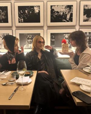 YOSHIKI Instagram - In Tokyo with amazing friends.
I worked with Mica in the cover of VOGUE before.
東京で友達と会った🍓🥂
Micaとは以前一緒にVOGUEの表紙をやった

Yoshiki 

#mica #vogue #yoshiki #model #voguecover #vogue表紙 #edition #yoshikipommery 🥂 #tokyo #champagne
#MicaAragarnaz #beck