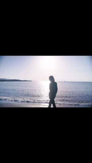 YOSHIKI Instagram - It’s been 2 years since my mother passed away. After the photo shoot… on the anniversary of her death. I came here where my mother used to take me.
Miss you mother... May you rest in peace.
母が亡くなって2年が経ちました。 写真撮影の後.. 命日に、母がよく連れて行ってくれたここに来ました。
母がいなくて寂しい、安らかに眠ってね。

Yoshiki

#yoshiki #ForeverLove #北条海岸 #rip