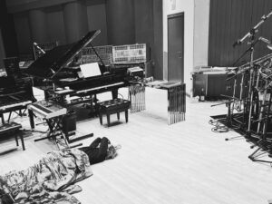 YOSHIKI Instagram - Not dead yet, I’m working, not sleeping 👽
I’m honored to have received so many offers, but I feel like I’ll end up in hospital again, I’ll keep trying though.
🥹😭

Yoshiki 

Photo by Danny
#DEADLINE #Music #Film #Fashion #yoshiki