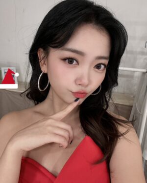 YOYOMI Instagram - #MBN #현역가왕 #요요미 #💗🥰 

❤️현역가왕 투표방법❤️

1.네이버 앱/NOW 앱 접속 
(스마트폰에서 네이버 앱 또는 NOW 앱에 접속하세요)

2.현역가왕을 검색하신 후 LIVE 화면을 눌러주세요.

3.실시간 채팅화면의 모래시계 버튼을 눌러주세요.

4.응원하는 현역 7팀을 선택해 투표해주세요.

5.ID 당 하루 한 번 투표가 가능합니다.

감사합니당~~😆💗
팬 여러분들 모두 ❤️머겅~~~~