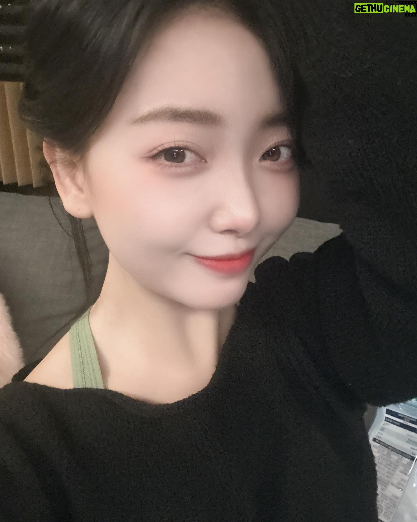 YOYOMI - 1.8K Likes - 여러분~~~요요미에욤ㅎㅎ
MBN현역가왕을 통해서
다시 한번 용기와 자신감과 행복을 느꼈고
너무너무 재밌었어욤😍
응원해주셔서 너무 감사드립니다!!!ㅎㅎㅎ
떨어져서 아쉽지만 그 아쉬움이
추억의 한 페이지로 남아서 뜻깊고 행복해욤 헤헤❤️
더~더~~더~성장할께욤!!
항상 사랑합니당💘
모두모두 화이팅이에욤~~~~!!!!🔥🔥🔥🔥🔥