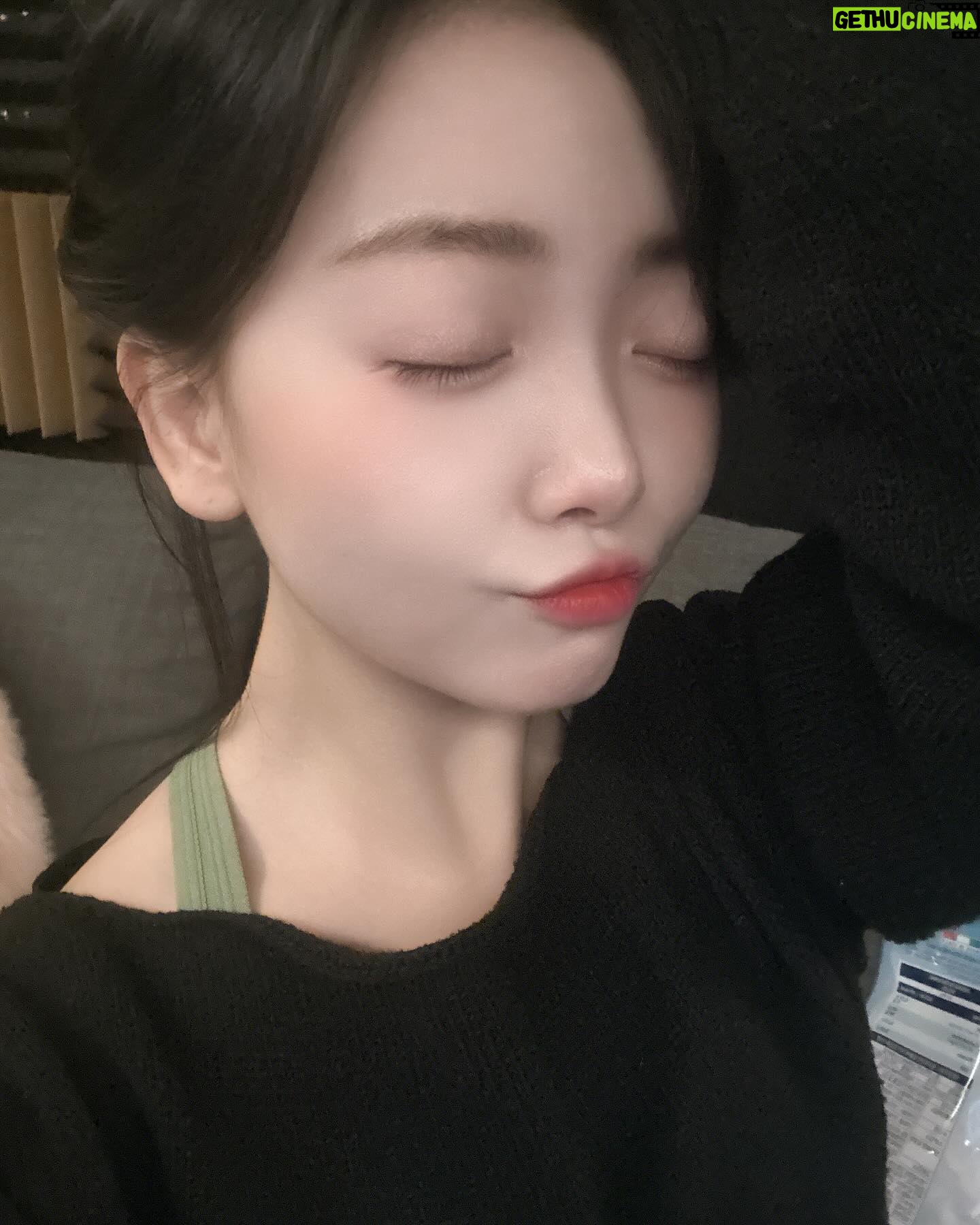 YOYOMI - 1.8K Likes - 여러분~~~요요미에욤ㅎㅎ
MBN현역가왕을 통해서
다시 한번 용기와 자신감과 행복을 느꼈고
너무너무 재밌었어욤😍
응원해주셔서 너무 감사드립니다!!!ㅎㅎㅎ
떨어져서 아쉽지만 그 아쉬움이
추억의 한 페이지로 남아서 뜻깊고 행복해욤 헤헤❤️
더~더~~더~성장할께욤!!
항상 사랑합니당💘
모두모두 화이팅이에욤~~~~!!!!🔥🔥🔥🔥🔥