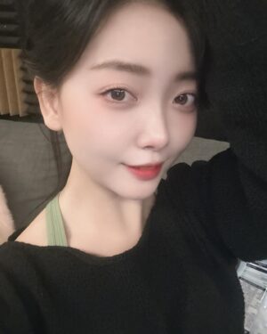 YOYOMI Instagram - 여러분~~~요요미에욤ㅎㅎ
MBN현역가왕을 통해서 
다시 한번 용기와 자신감과 행복을 느꼈고
너무너무 재밌었어욤😍
응원해주셔서 너무 감사드립니다!!!ㅎㅎㅎ
떨어져서 아쉽지만 그 아쉬움이
추억의 한 페이지로 남아서 뜻깊고 행복해욤 헤헤❤️
더~더~~더~성장할께욤!!
항상 사랑합니당💘
모두모두 화이팅이에욤~~~~!!!!🔥🔥🔥🔥🔥