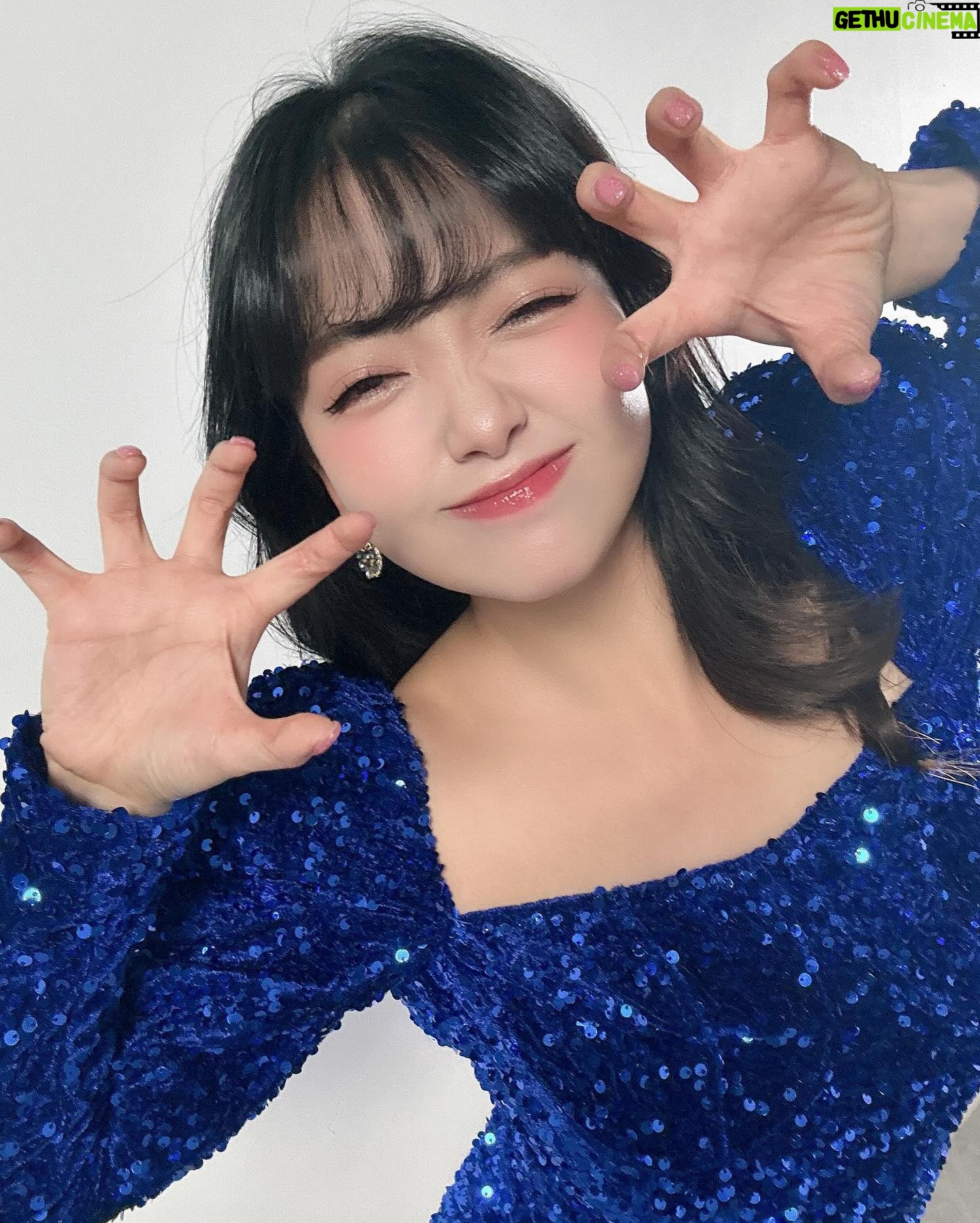 YOYOMI - 2.3K Likes - 크앙💋