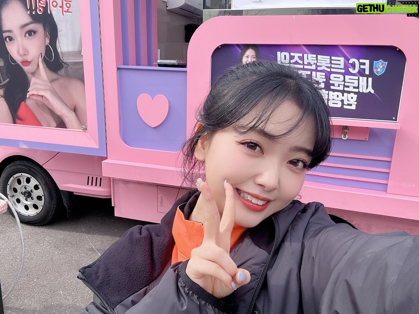 YOYOMI - 1.7K Likes - 요요미에유~💗💗
간식차에 있는 사진 다른 사람인가~?🤪🙄