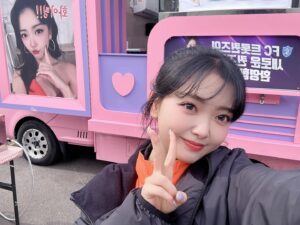 YOYOMI Instagram - 요요미에유~💗💗
간식차에 있는 사진 다른 사람인가~?🤪🙄