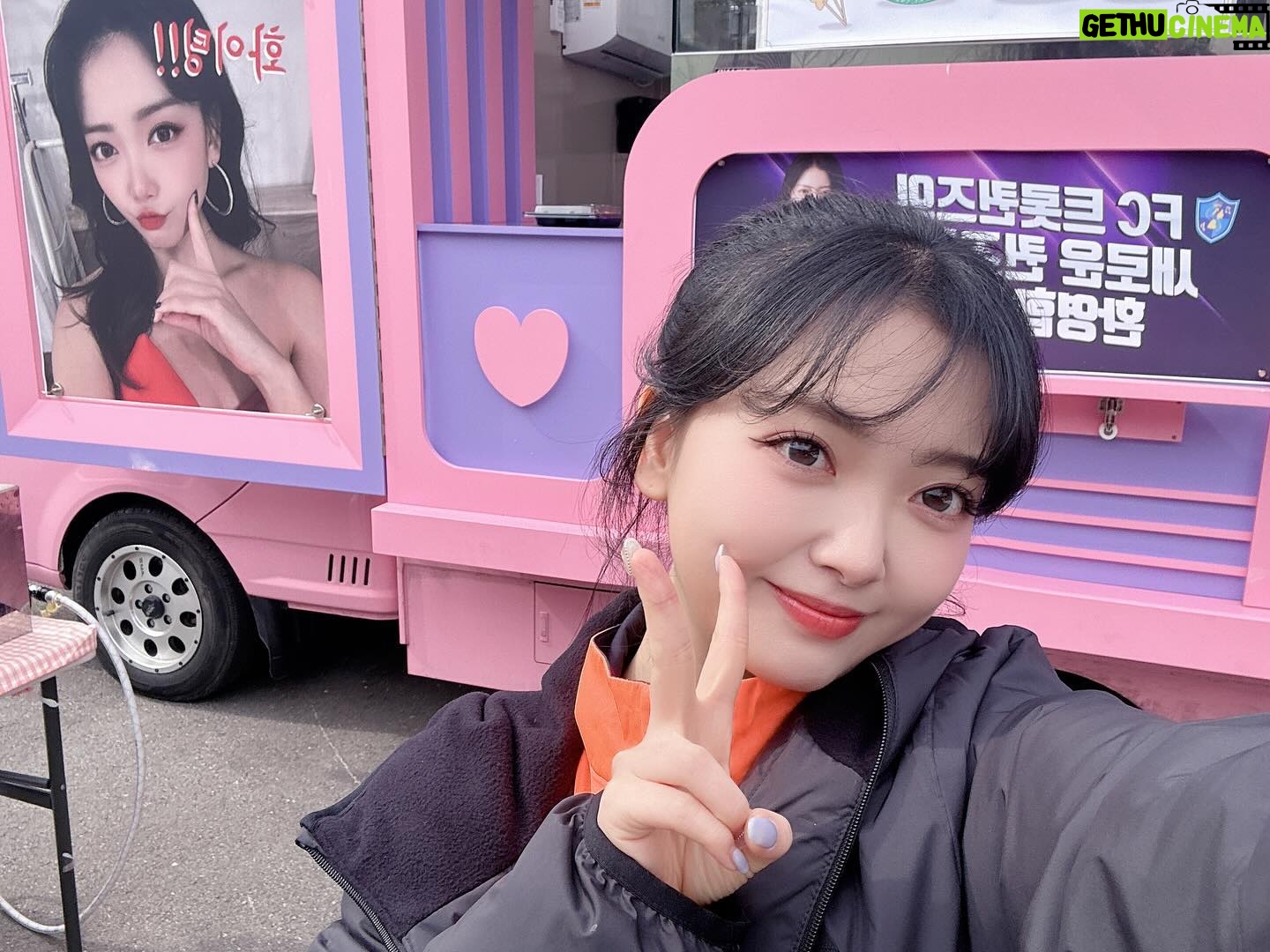 YOYOMI - 1.7K Likes - 요요미에유~💗💗
간식차에 있는 사진 다른 사람인가~?🤪🙄