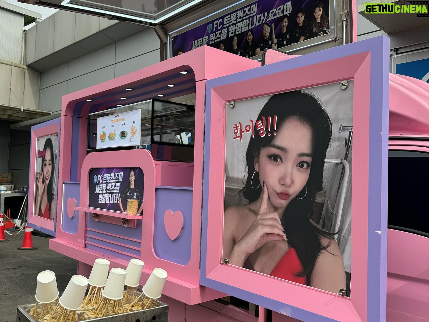 YOYOMI - 1.7K Likes - 요요미에유~💗💗
간식차에 있는 사진 다른 사람인가~?🤪🙄