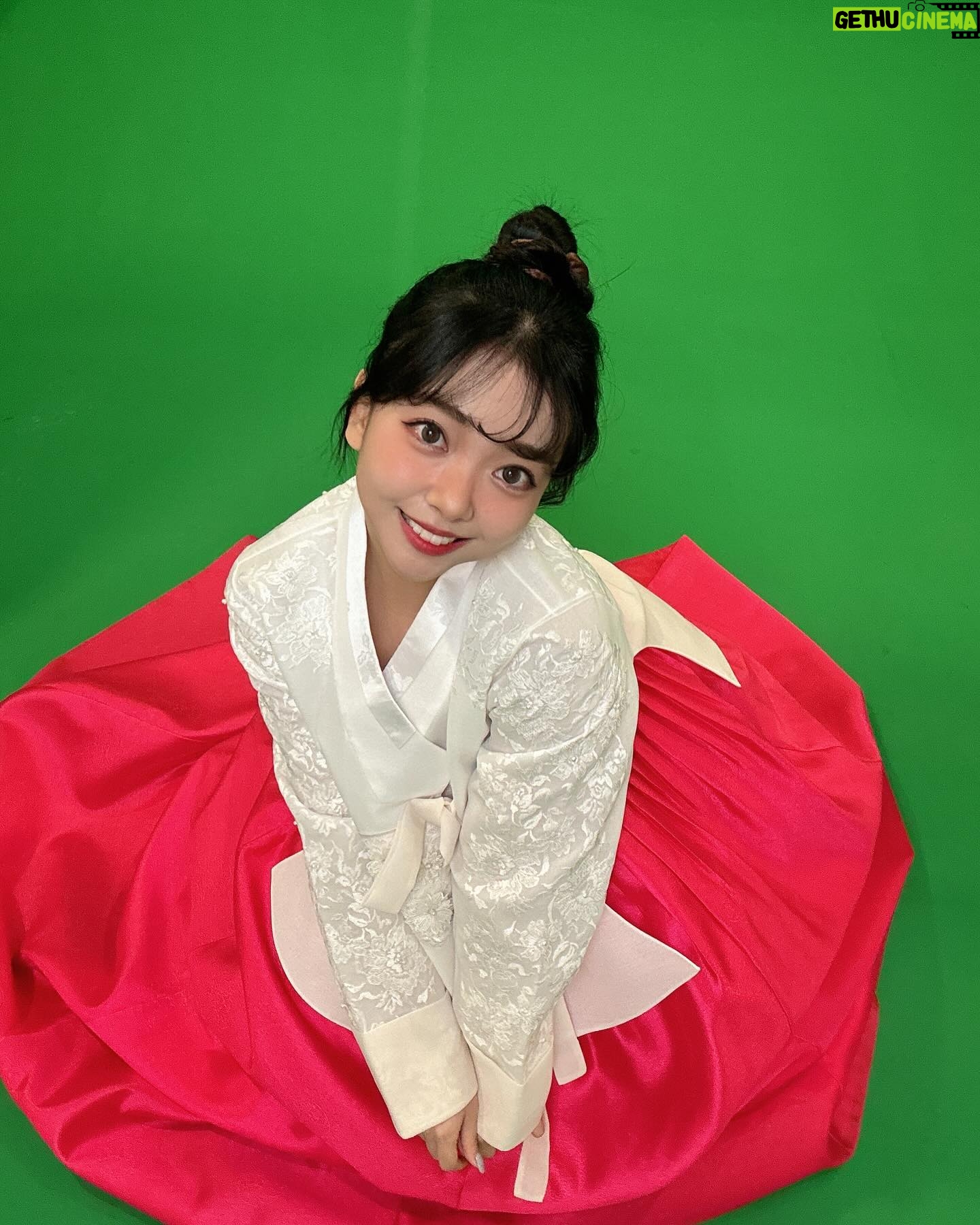YOYOMI - 1.6K Likes -