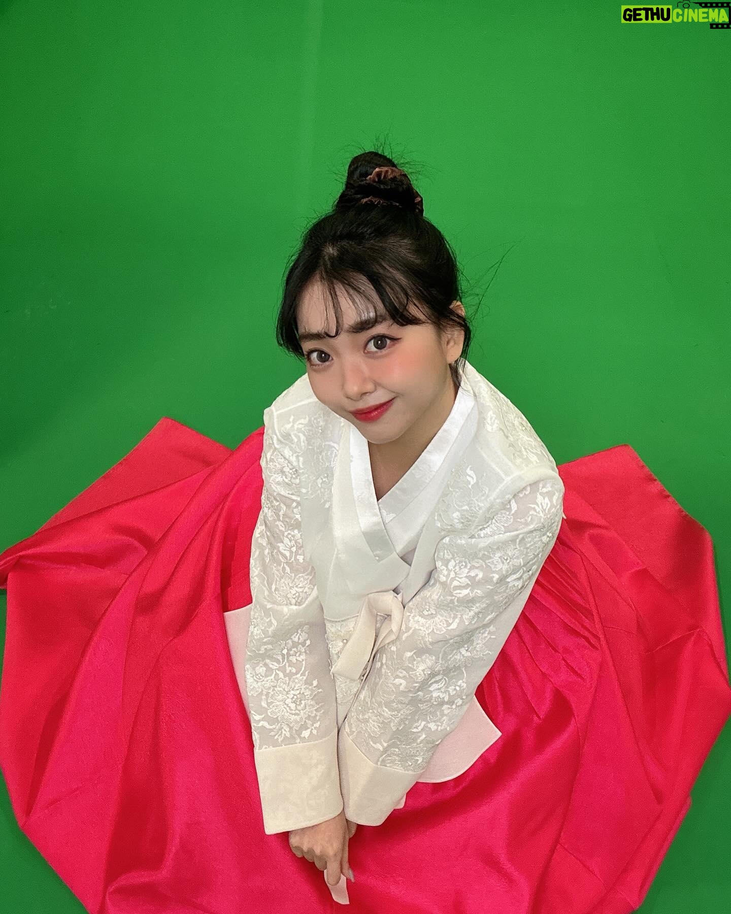 YOYOMI - 1.6K Likes -