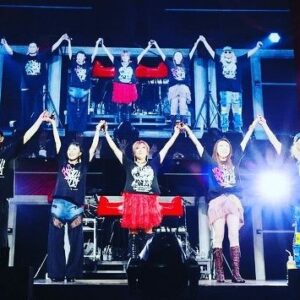 YU-KI Instagram - TRF30th anniversary Live at 日本武道館‘
“past and future”
無事完走しました
ファンの皆さん！初めての方も
ありがとうございました！

毎回オーディエンスの表情を常に見てますが
ほんとね、つくづく皆さんの支えがあって
私ステージで歌わせてもらえてると
実感しながらのステージでした

先月いっぱいまで楽曲制作しつつの
ライブへのコンディショニングな
日々が続いたのですぐには緊張感は
ほぐれないようですね
いたって元気だから大丈夫

皆さんと同じで楽曲の思い出
仲間達の顔、様々な光景が流れ
きっといつも以上に歌詞を感じながら
歌っていた自分がいて

歌は現在の自分を表現出来
それがまた喜びであり
時としてプレッシャー
にもなるときもなくはない

けど、結果、小室さんから頂いた素晴らしい
楽曲達を頂いてるわけで
もっと未来へ、より深く
伝えていきたいと思う気持ちが
強くなってきてるんだと思う

皆さんのおかげで30周年Yearを
1人かける事なく5人で達成出来たこと、
希望や目標や人生の糧になる贈り物を
沢山頂いたこと
心から感謝です。

そして初披露
#masquerade 30th version for Budokan
#TRUTH 30th version for Budokan
をやーっとお届け出来て嬉しかったー🔥
加えて新曲　#TRy the Futureも！

来週からの私達の新年度
地に足をつけて歩んでみようと
思います

みんなの笑顔が見れて嬉しかった

これからも応援よろしくお願いします！
ありがとう

私達を育ててくださった小室さんに
最大の敬意を。

#trf30thanniversaryliveat日本武道館#pastandfuture 
#プレミアムボックス収録曲解禁
#新曲初披露 
#小室哲哉
#TRFYU-KI