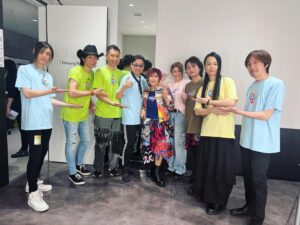 YU-KI Instagram - 大黒組のバンドメンバーの皆さん🎸🎹🥁

原田喧太 (Guitar)  @kenta.harada
北川遊太 (Guitar)  @quorum_gt
徳永暁人 (Bass)  @akijito_tokunaga
柴田敏孝 (Keyboards)@toshitakashibata
清水俊也 (Keyboards) @shunyashimizu110
濱崎大地 (Drums)　@daichihamazaki 
竹上良成 (Sax)  @yoshinaritakegami
原田ゆか (Chorus)  @yuka.harada.18

持ち歌がシーケンス音源なのもあり
日本屈折のトップミュージシャンの方々の
サウンドで歌うのはほんと楽しっ！🕺
特にmasquerade 
ありがとうございました

彼らが奏でる音と私の #お歌 で会話する感覚
頭で考えず本能で歌って動く
そんな空間は好きですねー
終わってから『めちゃテンション上がった！』
と言って頂きホッとしました🥰

摩季ちゃんご本人のコーラスによる
『DA・KA・RA』は超レアです
コーラスパートも歌えます笑

まだアーカイブもあるのでご覧くださいね
石川の皆様への善意になります☺️

#TRFYU-KI
#当面『お歌』という
