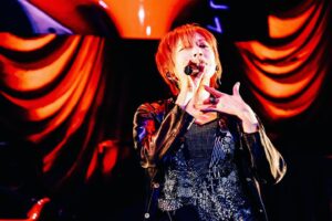 YU-KI Instagram - プレミアムエディションに
収録されてるBlu-ray💿
2.25のZeppHanedaのショット

表情的にたぶんSilver and gold Dance中🎤

Live映像楽しんでくれてますか？☺️

セトリを考えたりいろいろ宿題中🤔

今日のような曖昧な天気は苦手なので
#HappeningHere #30thvetsion を
聴いてテンションアゲる↑🕺

#tYRF30thanniversary box
#新規TRytheFuture
#now on store
#TRFYU-KI