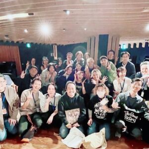 YU-KI Instagram - ３０名の当選者の方をお招きしての
「Premium Box」リリース記念トークイベント
大盛況で終えることが出来ました🎁
(お写真は許可をいただいてUPしてます)

Disk1に特化したアレンジの制作過程や
Vo.の表現の方向性や自分なりの曲の解釈など
ニシケンとあまり話す機会のないトーク内容を
皆さんに聞いて頂けてよかったです

全員とまではいなかなかった
ですがお名前を聞いてお話も出来たし
音楽の話してる際は皆さんしっかり耳を
傾けてくれ
逆に私的にツッコミがいのあるキャラの
方は会場がほっこり微笑ましい
空間だったと思います

あんな近くでファンの方と
触れ合う機会は早々ないですし
彼、彼女達の笑顔から溢れる温かさに
『大事に思ってくださってるんだなあ』と
とても元気をもらえイベントに充実感がありました

ありがとうございました。

急に思いついた私からの
二つ目！のプレゼントも喜んで頂けて
よかったです☺️

終わって感じたことですが
パフォーマンス会場以外でも
触れ合える場を作るようにしたいなと思っていて
それがタイミングだとかどういう形かはわからないですがスタッフに投げかけてみようと思っています

なので今回来ていただけなかった方も
時間は要すると思いますが
私、考えますので
待っていてもらえると嬉しいです
またavexにリクエストメールしていただいても
現実に向かいやすいかもしれないですね

武道館の時も言いましたが
マナーは守ってくださるし
存分楽しみながらも🕺配慮もしてくださる
ファンの方が多く幸せに思います
ありがとう✨

進行してくださった
ライター藤井美保さん
ニシケン🎹
応募してくれたみなさん
ありがとうございました
いい1日を過ごせました☺️

※参加者の皆様
場所や時間などはシークレットですが
私からお渡ししたアレや大まかな内容であれば
SNSに書いてくださっても
大丈夫です

#リリースイベント
# とても豊かな空間
@x_nishiken_x
#明日はいよいよ武道館アマプラ配信スタートよ
#TRFYU_KI