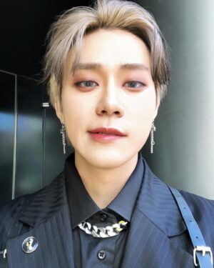 YUKI Instagram - メジャーデビュー6周年
仲間と素敵なスタッフ、そして大事なファンとまだまだ頑張るよ!