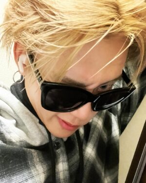 YUKI Instagram - メジャーデビュー6周年
仲間と素敵なスタッフ、そして大事なファンとまだまだ頑張るよ!