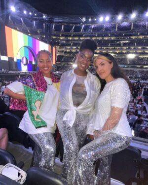 Yaani King Mondschein Instagram - HAPPY BIRTHDAY TO THE QUEEN @beyonce!!🐝🎂
 As her official lead backup dancers- MelKiYaancé - we went to support her Saturday night. Due to unexpected pinky toe injuries we couldn’t perform but it was still a good show…😬
Life changed. 
Inspiration unlocked. 
Love deepened. 
#RenaissanceWorldTour