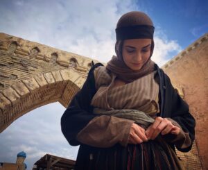 Yağmur Çokgenç Instagram - Hay Sultan şimdi @tabii ‘de 🍀 Benim için büyük gurursun Fatıma 🙏🏻 Bana çok güzel dostluklar kazandırdın 🌸 Emeği geçen herkesin ellerine sağlık @akli.film 
@emirkhalo @yldrayyldrim @filmimce @abdurrahman_tevruz vee tüm ekibe çok kalp ❤️
#haysultan #tabii @erbaygulmenajerlik