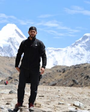 Yair Rodríguez Instagram - No escales la montaña para que el mundo pueda verte, sino para que tú puedas ver el mundo.
.
David McCullough