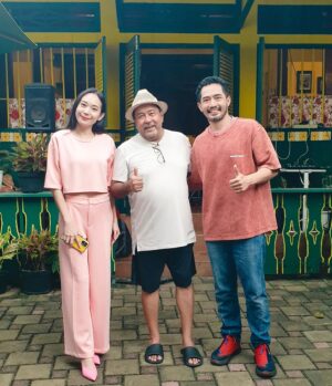 Yama Carlos Instagram - MINGGU CERIA bersama SI DOEL ❤❤❤
@si.rano 

#yamacarlos #carinaivola #ranokarno #sidoelanaksekolahan #actor #komedi #happysunday #babamarco #airnations #ceritayamacarina #pujituhan