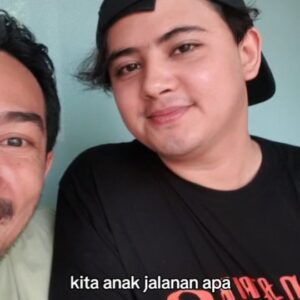 Yama Carlos Instagram - Bingung kan Lu ditanyain siapa itu si bung towel
🤣🤣🤣
@aliandooo 

#yamacarlos #aliandosyarief #actor #bungtowel #sepakbola #nariksukmo #babamarco #airnations #komedi #pujituhan